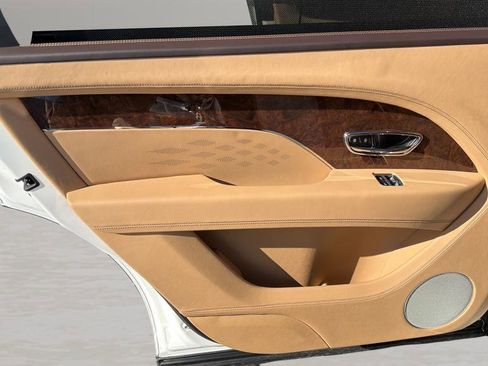 Used 2023 Bentley Bentayga Extended Wheelbase image 23
