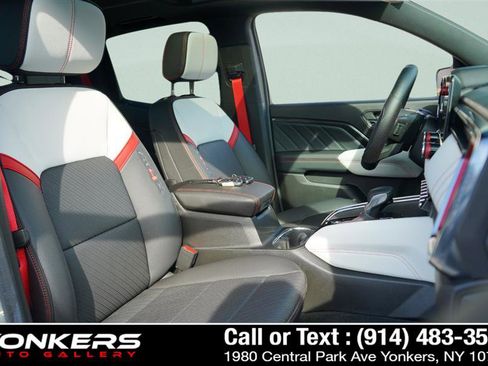 Used 2024 GMC Canyon AT4X image 50