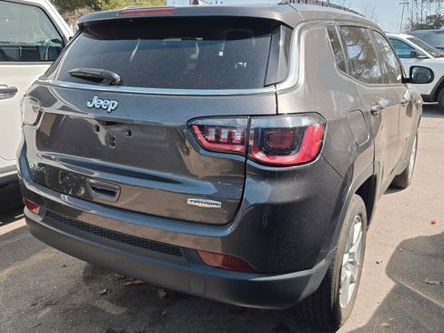 Certified 2022 Jeep Compass Latitude w/ Mopar Graphics Package image 12