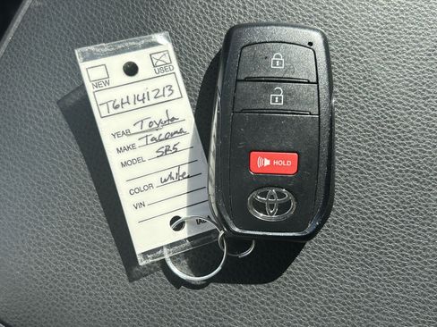 Certified 2025 Toyota Tacoma SR5 AWD/4WD image 32