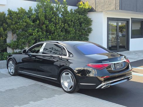 Used 2021 Mercedes-Benz Maybach S 580 4MATIC image 3