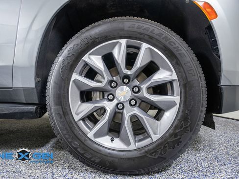 Used 2023 Chevrolet Suburban LT w/ Luxury Package AWD/4WD image 45