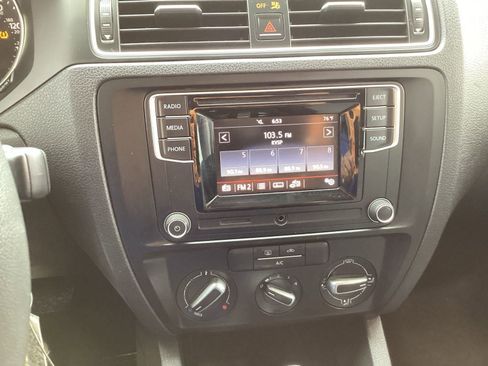 Used 2017 Volkswagen Jetta S image 14