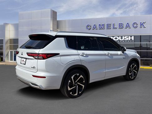 Used 2023 Mitsubishi Outlander 4WD Plug-In Hybrid image 6