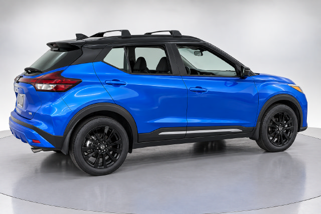 Used 2023 Nissan Kicks SR w/ SR Premium Package FWD image 4