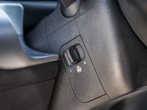 Certified 2023 Mercedes-Benz GLB 250 4MATIC image 41