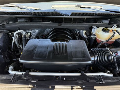 Used 2025 GMC Yukon Denali image 32