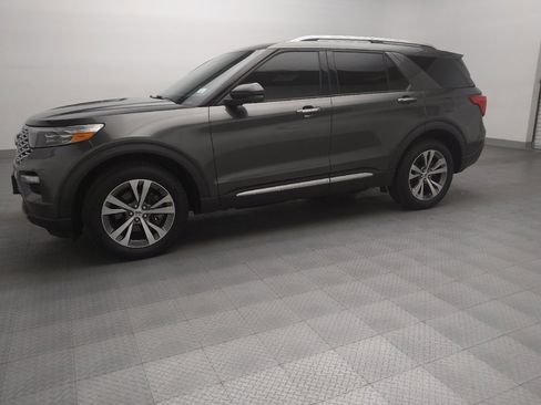 Used 2020 Ford Explorer Platinum w/ Premium Technology Package AWD/4WD image 2