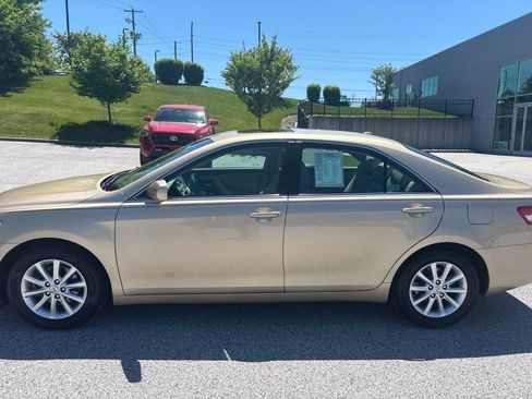 Used 2011 Toyota Camry XLE w/ XLE Extra-Value Pkg #2 FWD image 5