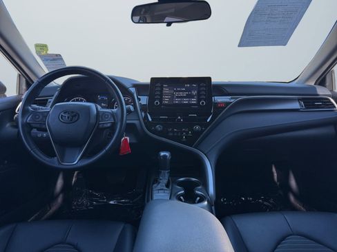 Used 2022 Toyota Camry SE image 10