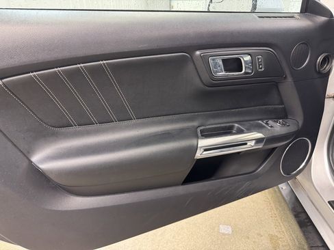 Used 2015 Ford Mustang Premium image 8