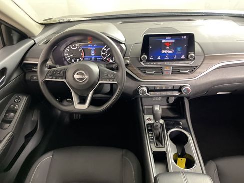 Used 2024 Nissan Altima 2.5 SV image 5