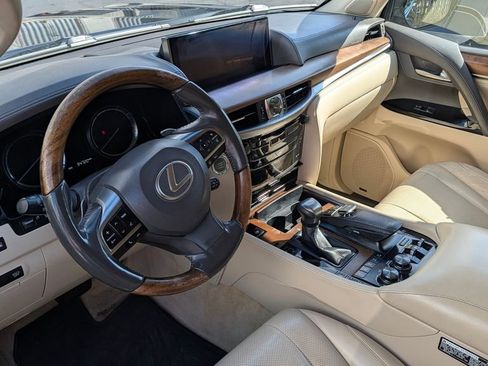 Used 2017 Lexus LX 570 4WD w/ Luxury Package image 2