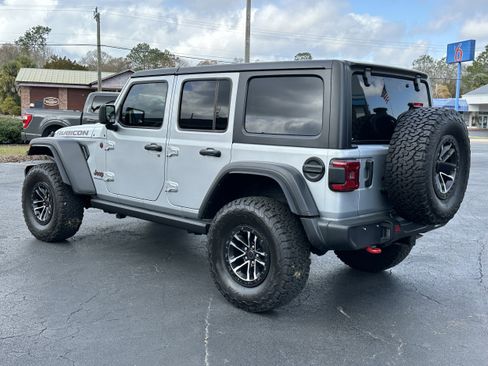 Used 2024 Jeep Wrangler Unlimited Rubicon w/ XTREMEE 35" Tire Package image 7