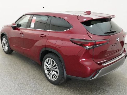 New 2026 Toyota Highlander Platinum image 14