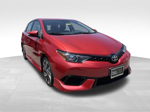 Used 2018 Toyota Corolla iM FWD image 3