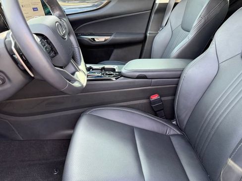 Used 2025 Lexus NX 250 FWD w/ Towing Package (2000 Lbs) image 10