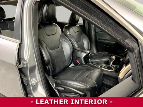 Used 2015 Jeep Cherokee Limited w/ Luxury Group AWD/4WD image 28