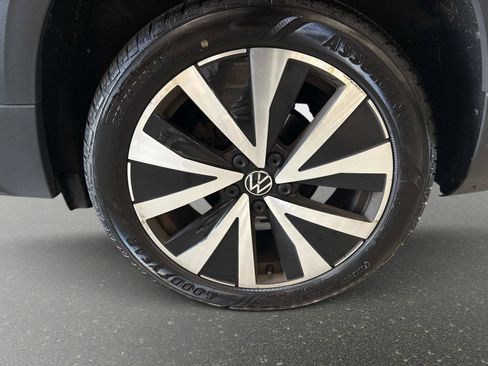 Used 2024 Volkswagen Taos SE image 9