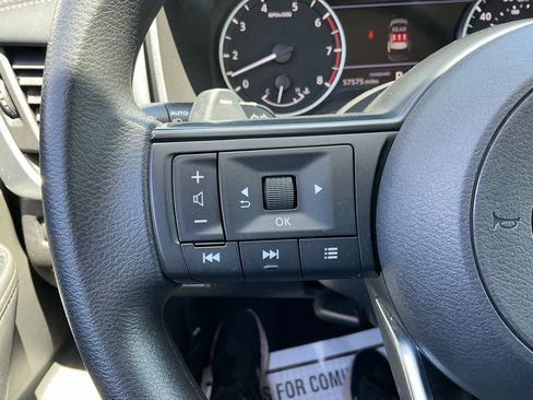 Used 2024 Nissan Rogue SV FWD image 33