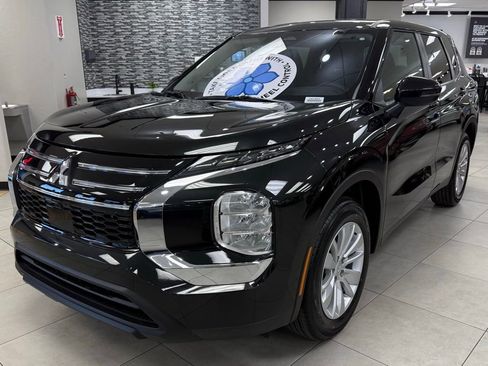 New 2026 Mitsubishi Outlander ES image 3