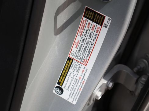 Used 2025 Nissan Pathfinder SV FWD image 31