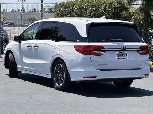 Used 2024 Honda Odyssey Elite image 5