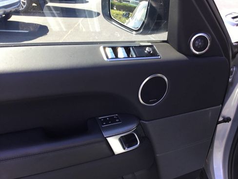 Used 2019 Land Rover Range Rover Sport HST image 17