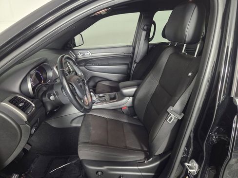 Used 2021 Jeep Grand Cherokee Laredo AWD/4WD image 9