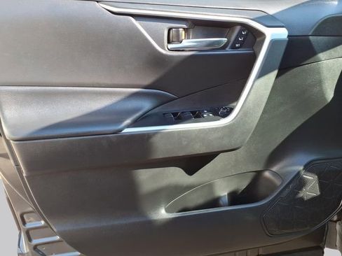 Used 2021 Toyota RAV4 XLE Premium image 10