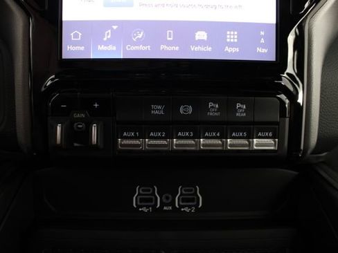 New 2026 RAM 3500 Big Horn AWD/4WD image 8