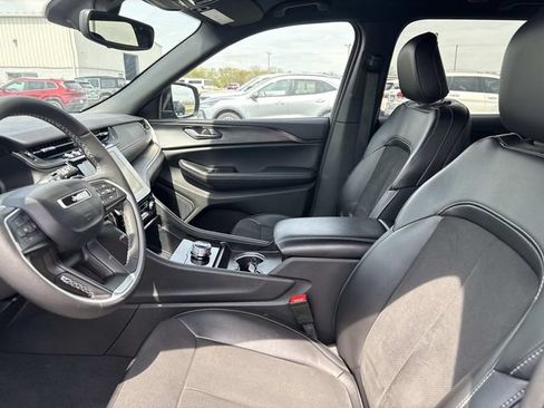 Used 2024 Jeep Grand Cherokee Altitude AWD/4WD image 12