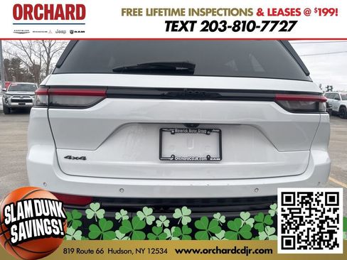 Used 2023 Jeep Grand Cherokee Altitude image 3