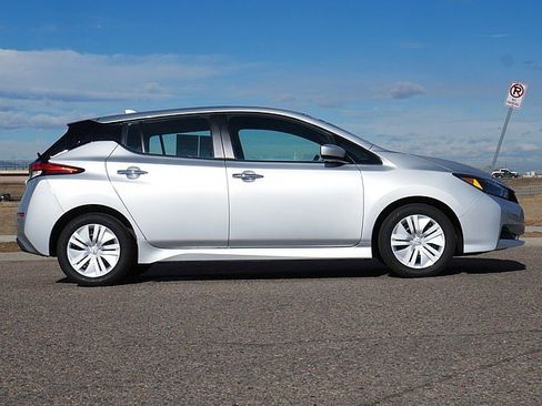 Used 2025 Nissan Leaf S image 6