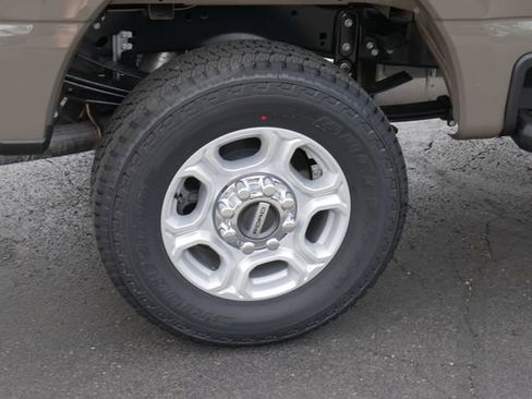 New 2026 Ford F250 XLT w/ FX4 Off-Road Package AWD/4WD image 11