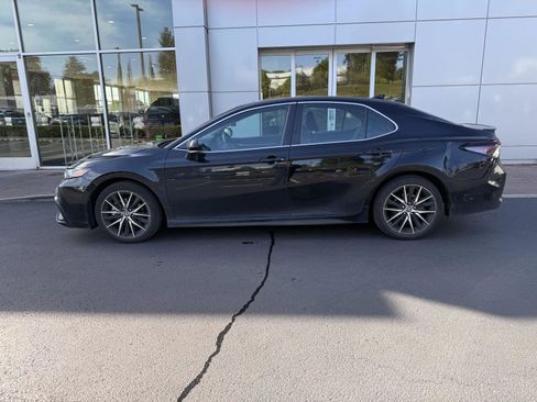 Used 2023 Toyota Camry SE w/ Cold Weather Package FWD image 2