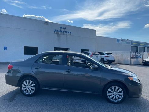 Used 2013 Toyota Corolla LE FWD image 6