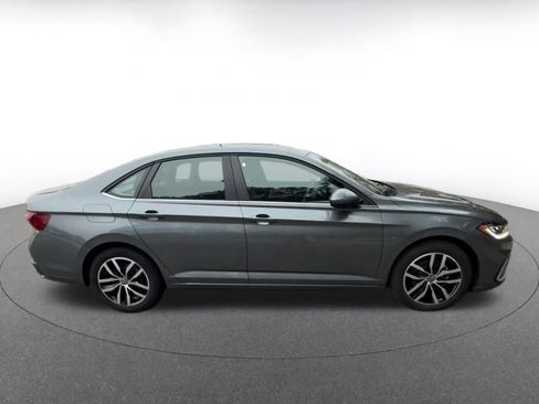 Used 2025 Volkswagen Jetta SE image 16