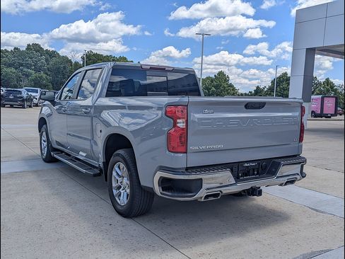 Used 2024 Chevrolet Silverado 1500 LT AWD/4WD image 8