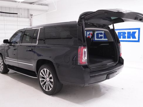 Used 2018 GMC Yukon XL SLT w/ Premium Edition image 8