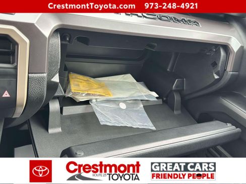 Certified 2025 Toyota Tacoma SR5 AWD/4WD image 27
