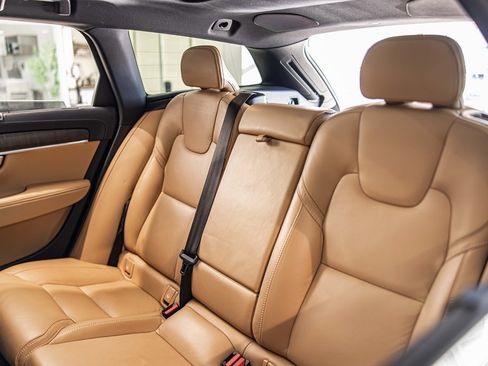 Used 2023 Volvo V90 B6 Cross Country Ultimate w/ Climate Package image 33