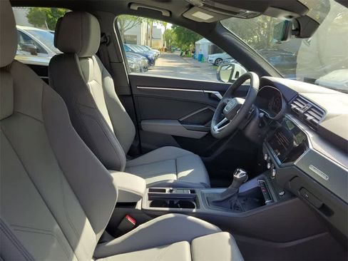 New 2025 Audi Q3 2.0T Premium image 14