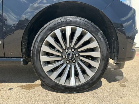 Used 2021 Lincoln Navigator Reserve w/ Luxury Package AWD/4WD image 10