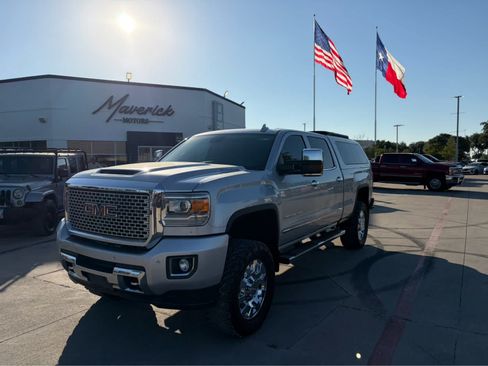 Used 2017 GMC Sierra 2500 Denali w/ Duramax Plus Package AWD/4WD image 1