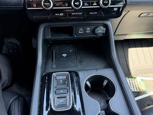 Used 2025 Honda Pilot EX-L image 18