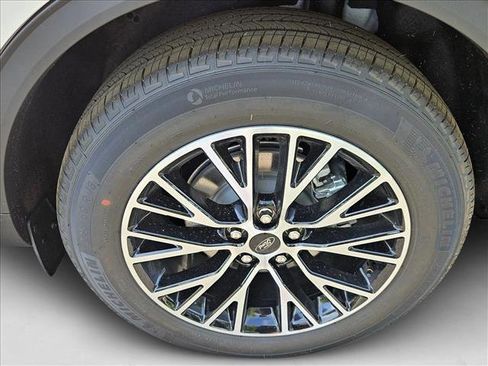 New 2025 Ford Escape SE FWD image 10