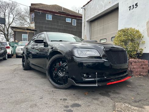 Used 2014 Chrysler 300 C RWD image 18