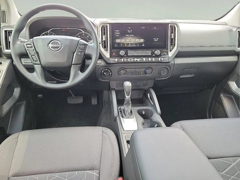 Used 2025 Nissan Frontier SV w/ Tow Package AWD/4WD image 8