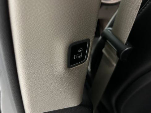 Used 2023 Chrysler Pacifica Limited FWD image 30